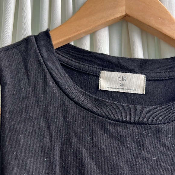 T.LA - XS - Black dress w cutout, super easy to throw on top of any swimsuit - Picture 5 of 6